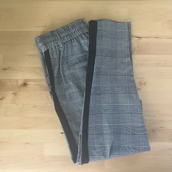 *OUTFIT SALE*. Buy the pants get the shirt for FREE - Picture 3 of 4